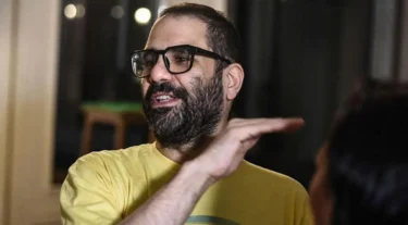 British-Egyptian dissident apologises for tweets as Tories push for UK deportation