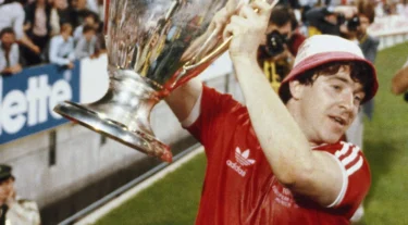 Forest fulcrum Robertson - 'a talented, highly skilled, unbelievable outside-left'