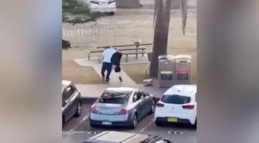 Eyewitness captures moment man tackles and disarms Bondi shooter