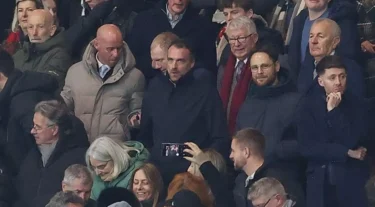 Nicky Butt (grey coat) and Paul Scholes to his left sat with former manager Sir Alex Ferguson (red scarf) at Manchester United's FA Cup defeat by Brighton